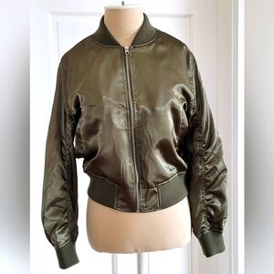 TOPSHOP Bomber jacket. Olive green. Size: P 4-6